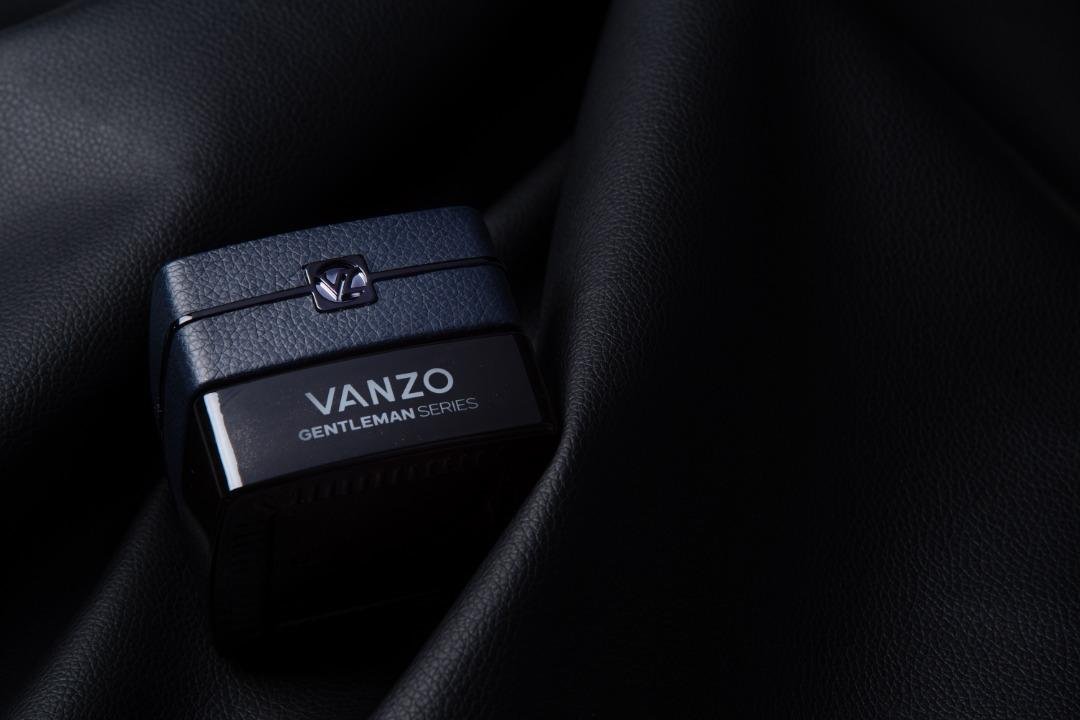 VANZO控股