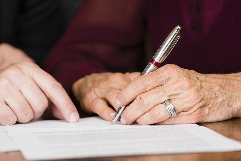 遗嘱人和受益人同时去世