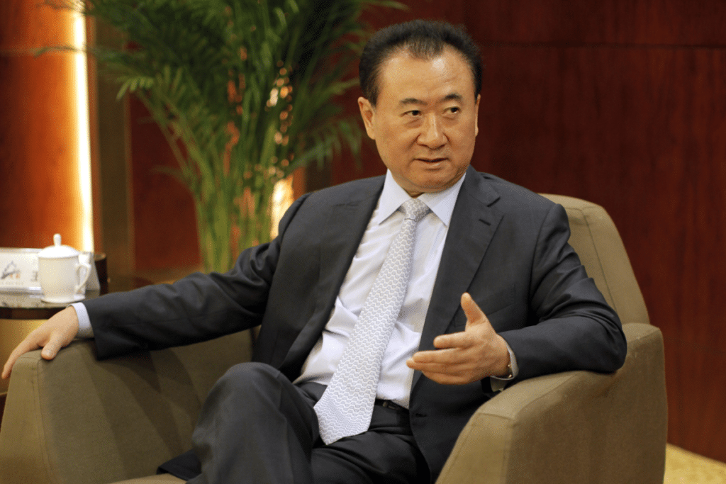 王健林式商业扩张 vs 风险控制模型